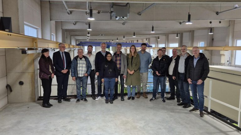 Teilnehmer der 48. Frühschicht bei der HUEHOCO GRUP am 29. Oktober 2025.